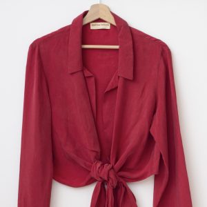 Camicia a incrocio in morbido cupro rosso con nastro0