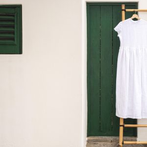 Vestito camicione in morbido lino bianco Vestito camicione in morbido lino bianco