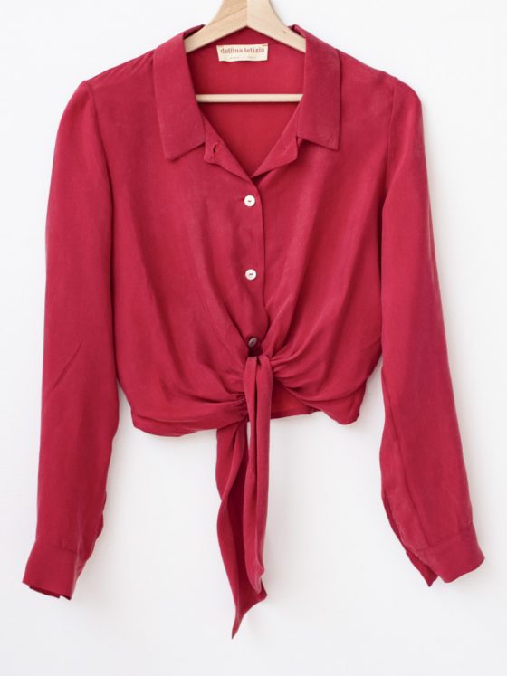 Camicetta in cupro rossa con nodo in vita