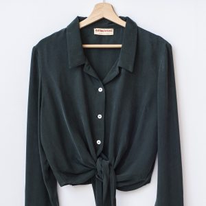 Camicetta in cupro verde bosco con nodo in vita