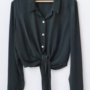Camicetta in cupro verde bosco con nodo in vita
