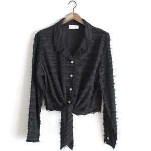 Camicetta in cotone nero con frange e nodo in vita by delfina letizia