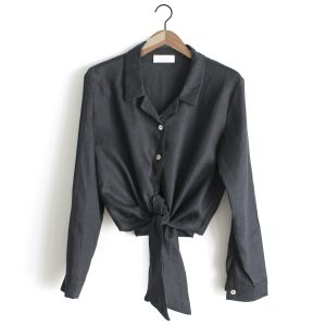 Camicetta in morbido lino colore nero e nodo in vita by delfina letizia