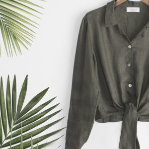 Camicetta in morbido lino colore verde oliva e nodo in vita by delfina letizia